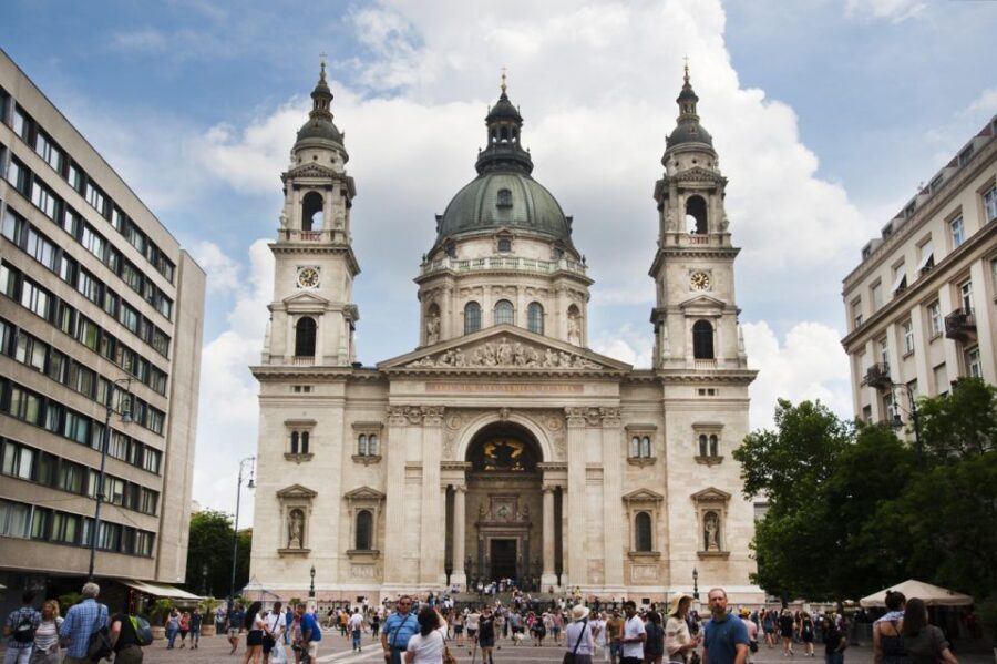 Budapest: City Center Walking Tour - The Guides and the Experience
