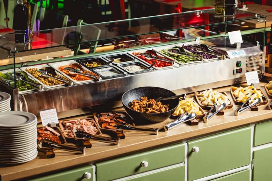 Budapest: Folklore Revue Show with Unlimited Dinner & Drinks - The Schedule and Practicalities