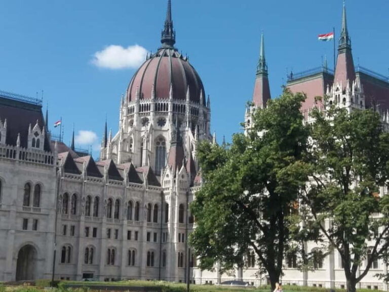 Budapest: Full-Day Private City Tour by Car with Guide - How It Compares to Other Experiences