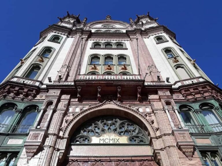 Budapest: Great City Centre Tour & Folk Music Performance - The Folk Music Performance: A Unique Touch