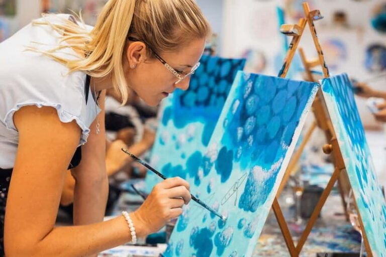 Budapest: Paint and sip experience - Who Is This Experience Best For?