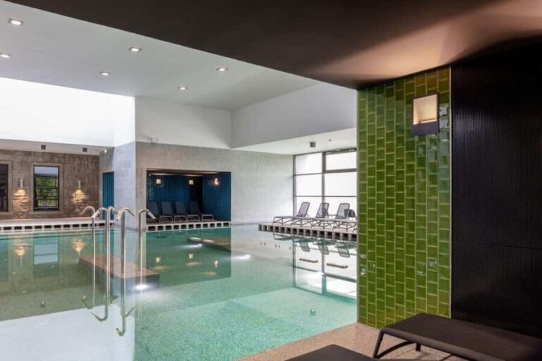 Budapest: Pesterzsébet Salt-Iodine Spa & Sauna World Ticket - The Spa Layout and Facilities Breakdown