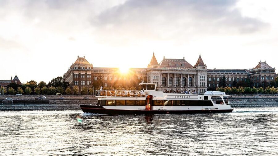 Budapest: Premium Sightseeing Cruise with Tokaj Frizzante - Potential Drawbacks