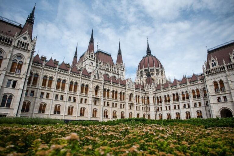 Budapest: Private 4-Hour Walking Tour with a Local - What’s Included and What’s Not