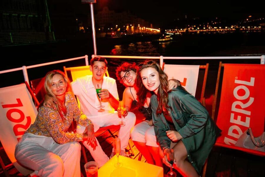 Budapest: Sightseeing River Cruise with Unlimited Cocktails - The Experience in Detail