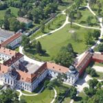 Budapest: Sisi Palace Tour with Hungarian Horse Show & Lunch - Lázár Park and the Horse Show