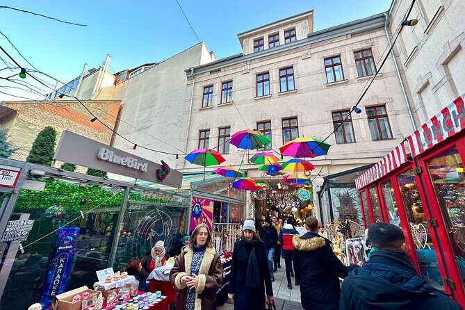 Budapest Urban Art - Street Art Tour with a Drink in a Ruin Bar - Practical Tips for the Tour