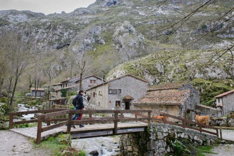 Bulnes: Excursion with funicular and Cabrales cheese cave in the Picos de Europa - Starting the Day