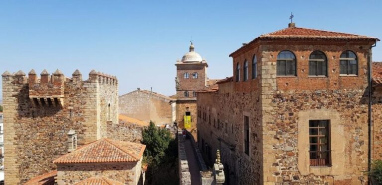 Cáceres - Private Historic Walking Tour - Entering through the Star Arch