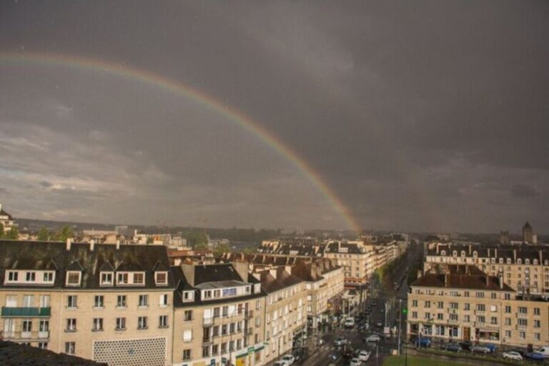 Caen: Private custom tour with a local guide - The Experience in Detail