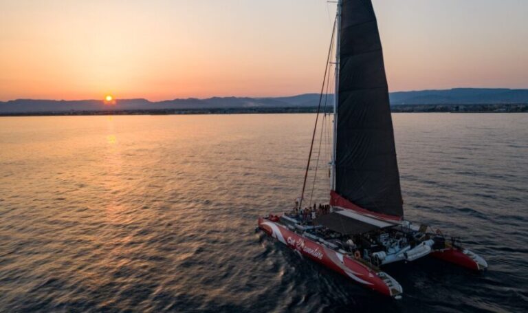 Cambrils: Sunset Catamaran Cruise & Drinks w/ Sunbed - The Experience & Atmosphere