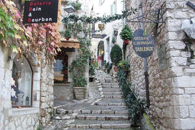 Cannes & Antibes, shared guided tour from Nice - The Transportation and Timing