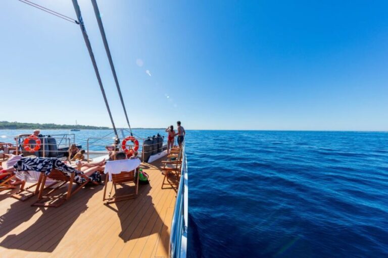 Cannes: Half-Day Catamaran Cruise with Lunch - The Group Size and Atmosphere
