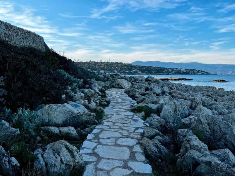 Cap dAntibes: Interactive Walking Tour with Quiz & Photos - Who Will Love This Tour?