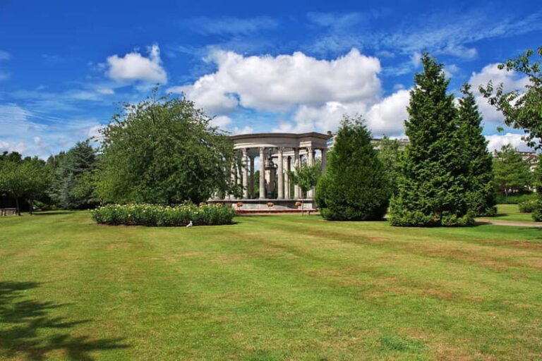 Cardiff: Express Walk with a Local - The Highlights: From Landmarks to Local Tips