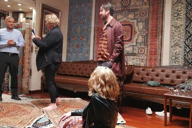 Carpet Shopping Adventure at Istanbul Historic Carvansarai - Engaging with Experts and Trying Your Hand