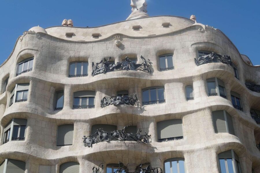 Casa Batllo Fast-Track Tickets, Barcelona Architecture Tour - The Guided and Self-Guided Balance