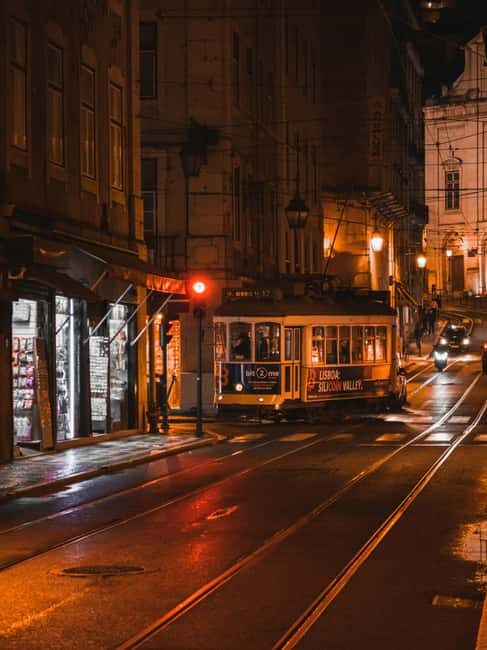 Cascais: Nightlife Tour with Casino Estoril & Lisbon - What to Expect in Practice