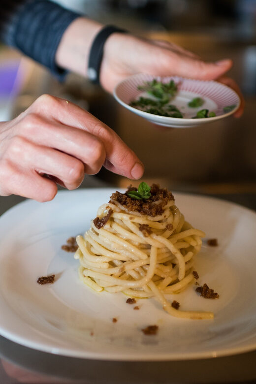 Castellina in Chianti: Dining Experience at a Local's Home - Detailed Breakdown of the Tour