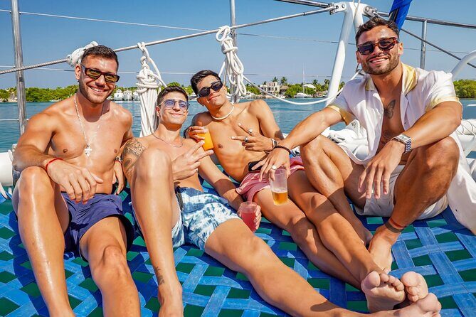 Catamaran Booze Party With Open Bar in Cancun - Food and Drinks — What’s Included?