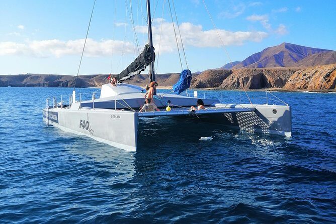 Catamaran F40 Lanzarote sailing - The Crew and the Service