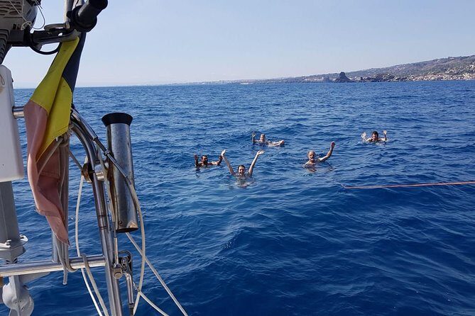 Catania Sail, spritz and fun at sunset - The Experience of the Hosts and the Boat