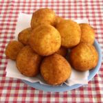 Catania: Street Food Walking Tour - The Guide and Group Experience