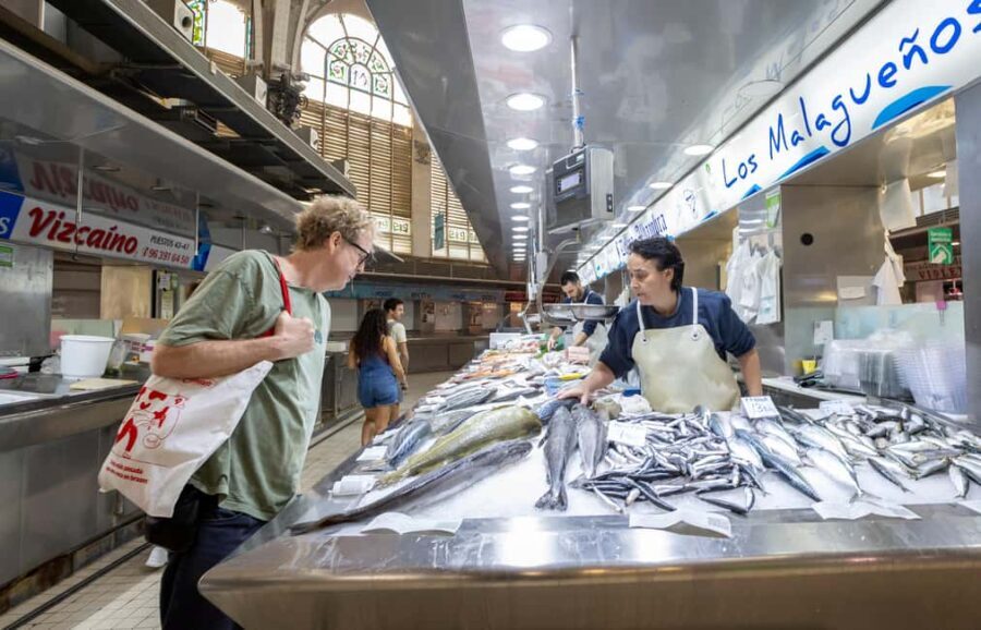 Central Market: Guided tour and RiFF menu with Michelin-starred chef - FAQ