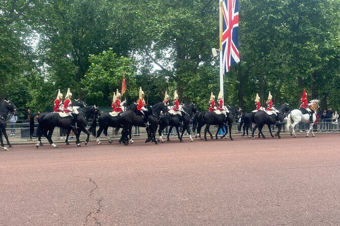 Changing Of The Guard Private Black Cab Tour with Hotel Pick Up - What’s Included and What’s Not