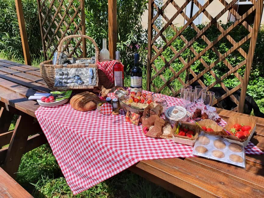 Château Champion: Picnic at the winemaker's - How the Experience Is Structured