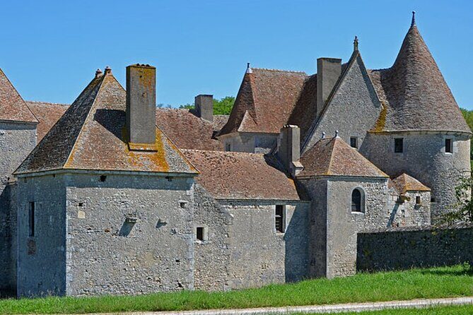 Château de Buranlure 1000 Years of History Heritage and Oenology - Who Should Consider This Tour?