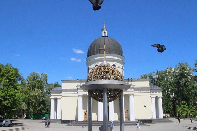Chisinau Ghost Tour in Cemeteries - Who Is This Tour Best Suited For?
