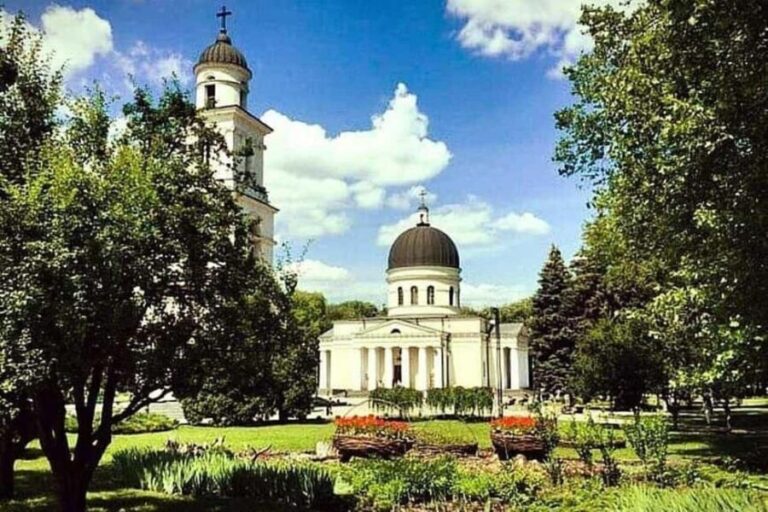 Chisinau Private City Tour - The Stops and Their Charm