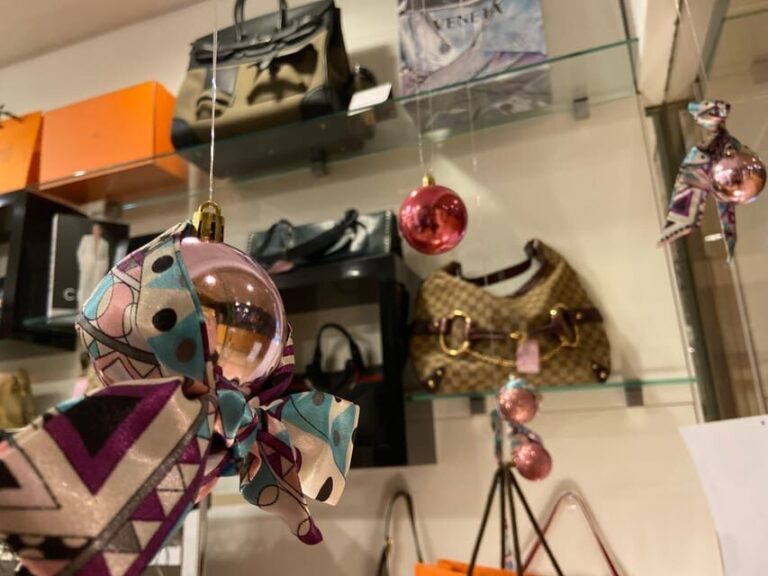 Christmas in Vienna: Markets and Vintage Shops Walking Tour - What’s Included and What’s Not