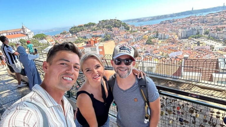 Christmas Passeio Autêntico de Tuk Tuk pick up no hotel. - The Real Value of This Tour