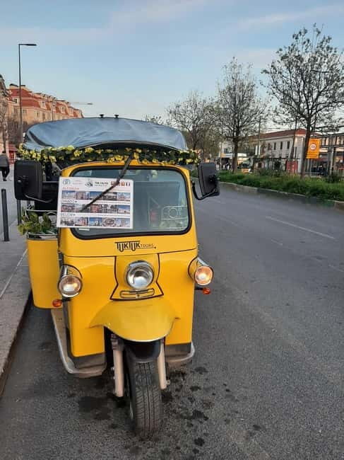 City tour, old downtown sightseeing in Lisbon, - How the Tour Is Delivered