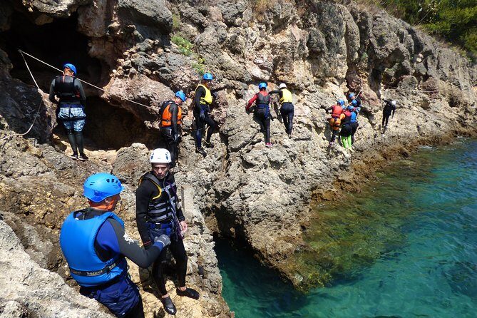 Coasteering at Portinho da Arrábida - The Experience of Guides and Safety