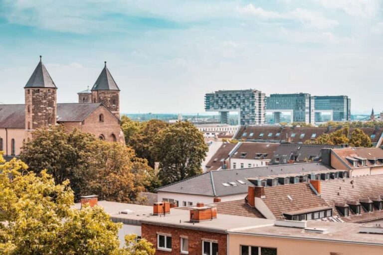 Cologne: 2-hour Best Intro Walking Tour with a Local - Exploring Cologne with a Local: What to Expect