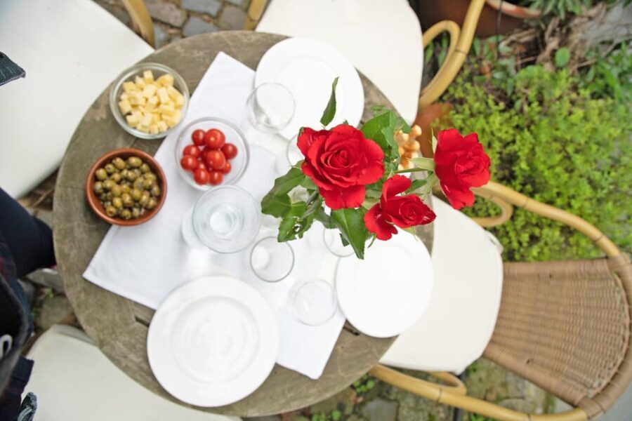 Cologne-Nippes: Summer wine party in the frenchstyle garden - The Music and Its Role in the Experience