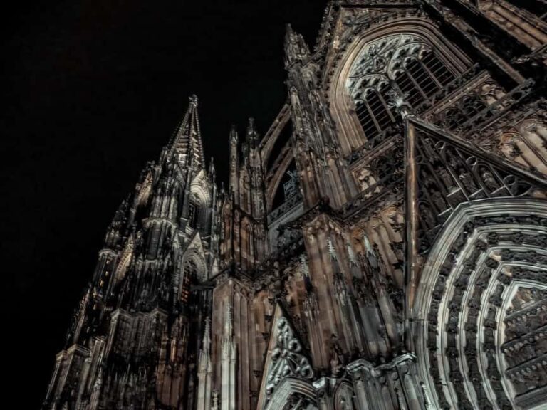 Cologne: The Dark Side of the Dom Tour - A Closer Look at the Itinerary