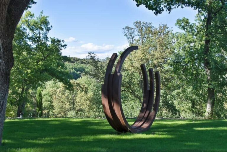 Commanderie de Peyrassol: Self-guided tour among art, vineyards, and forest - Tasting, Dining, and Additional Experiences