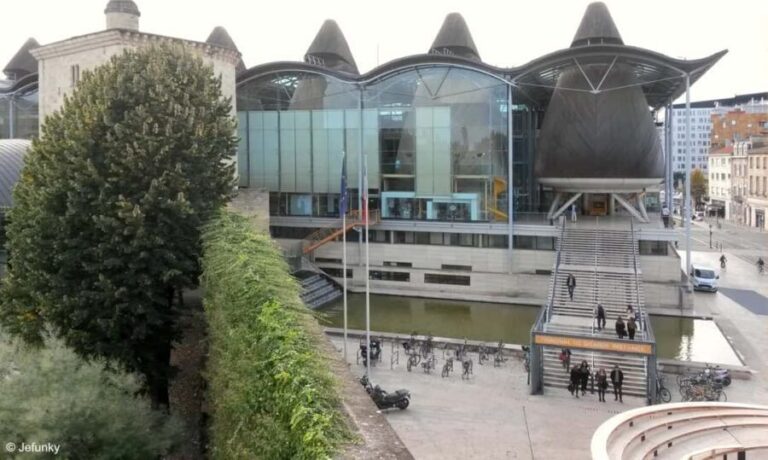 Contemporary Architecture in Bordeaux city center! - Why This Tour Might Be Perfect for You