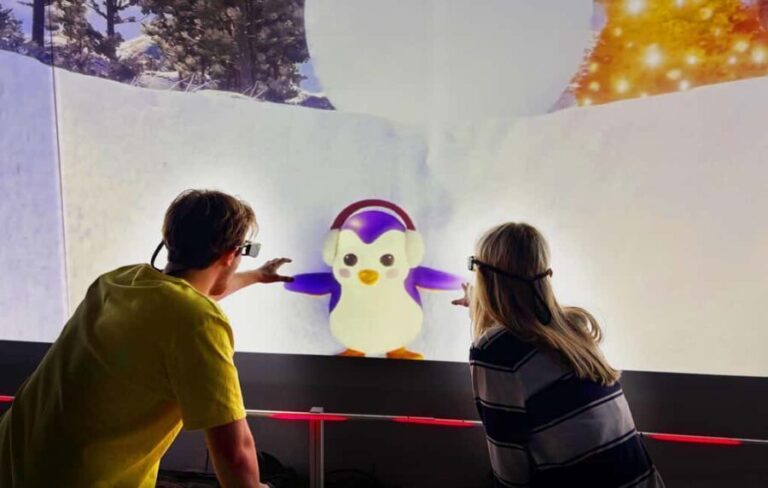 Copenhagen: Christmas Hologram Show at HologramZoo - Why This Experience is a Great Choice