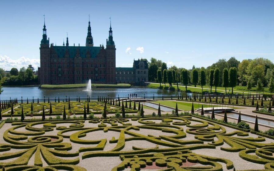 Copenhagen: Frederiksborg Tour in Spanish - A Detailed Look at the Frederiksborg Palace Tour