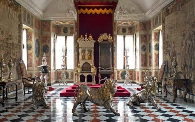 Copenhagen: Rosenborg and Christiansborg Palaces Tour in Spanish - The Itinerary in Detail