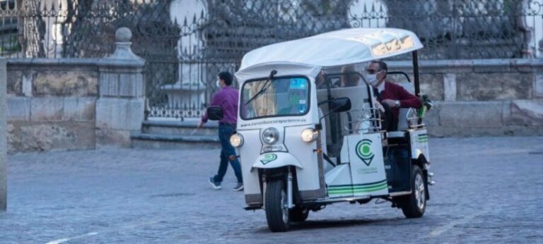 Córdoba: Guided City Tour by Tuk-Tuk - What to expect during the tour