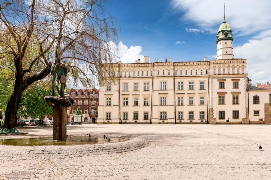 Cracow: Kazimierz Jewish Quarter Walking Tour - Who Is This Tour Best Suited For?