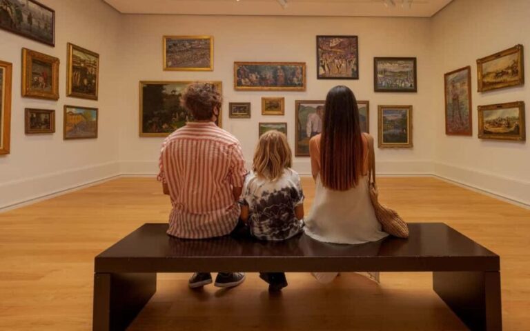 Cultural Bilbao: Guggenheim Museum, Fine Arts, and Historical Heritage - A Guided Stroll through Bilbao’s Old Town