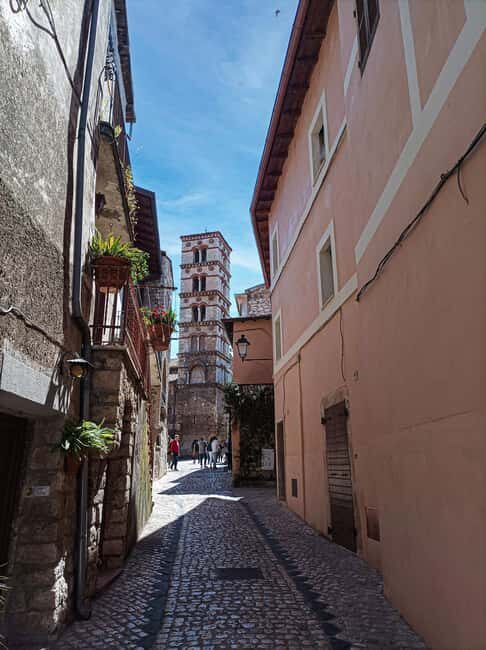 Day trip from Rome: Garden of Ninfa and village of Sermoneta - The practicalities: transportation and timing