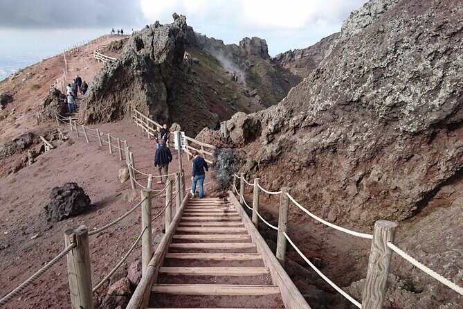 Day trip from Rome to Pompei Mt Vesuvius & Local Guide included - FAQs